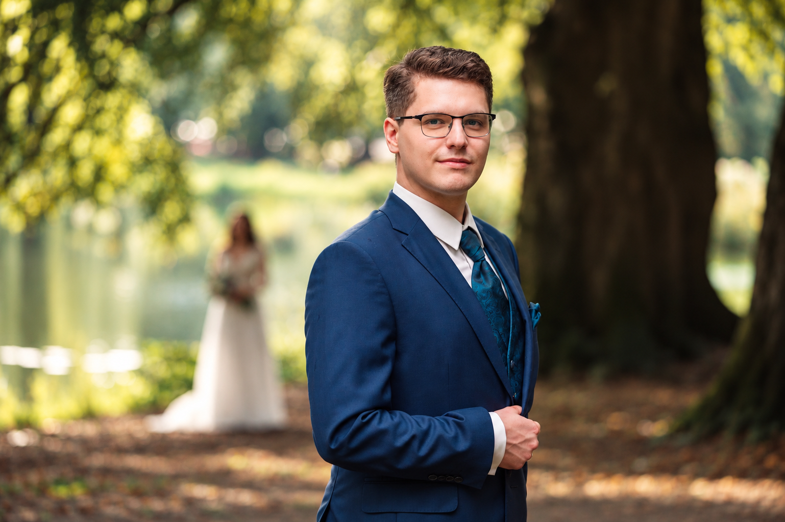 20261019-160106-0d0a70-Romantisches-Hochzeitsportr-t-im-Park